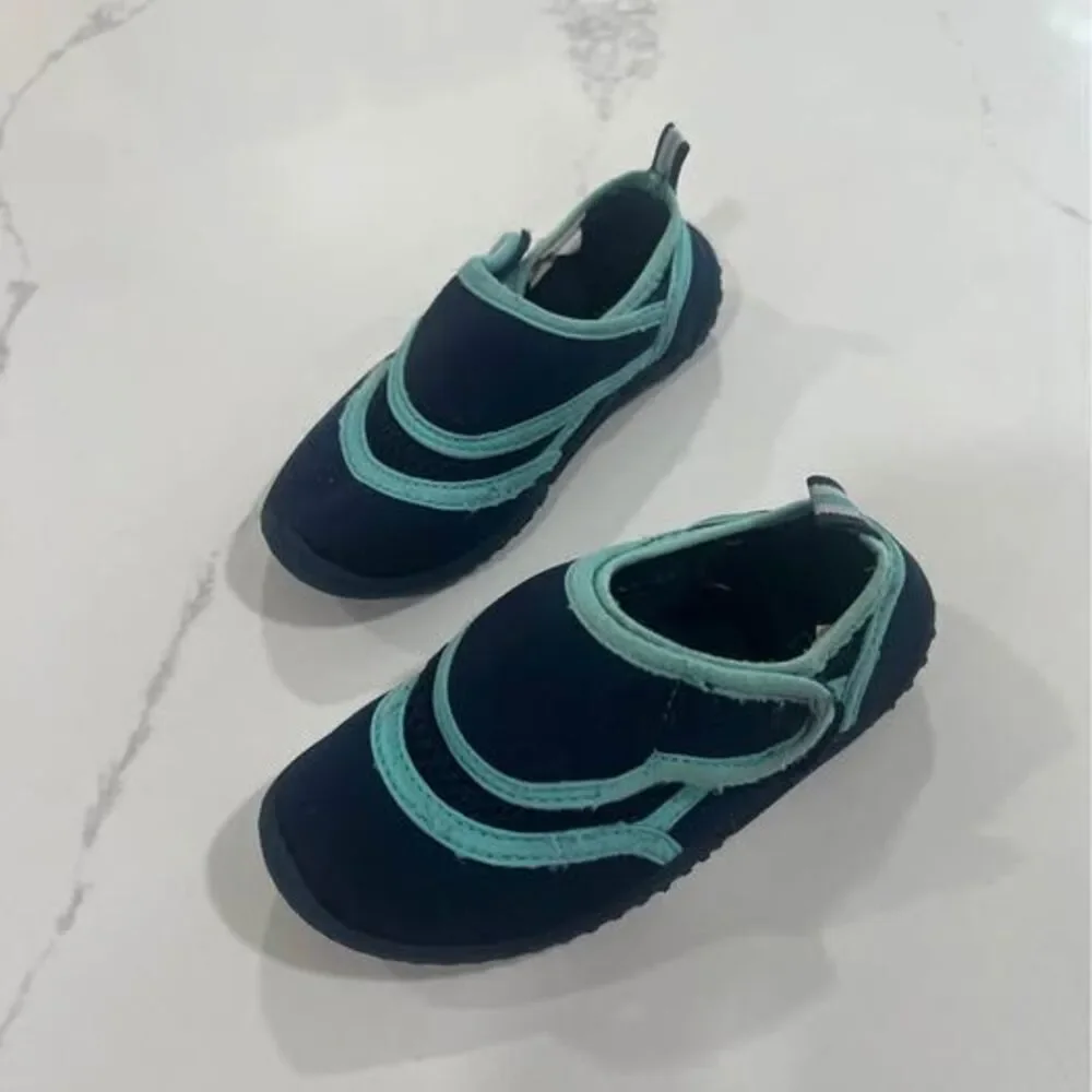 Youth 9-10 Toddlers water shoes  Childern’s place baby blue on dark blue